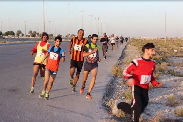 فريق عدائي القطيف يقيم سباقه الأول على مستوى المنطقة