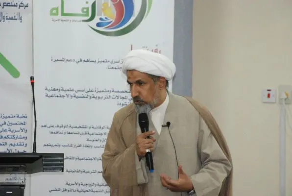 رجل دين يحذر المرأة من الانسياق وراء من يريد إخراجها عن مسارها