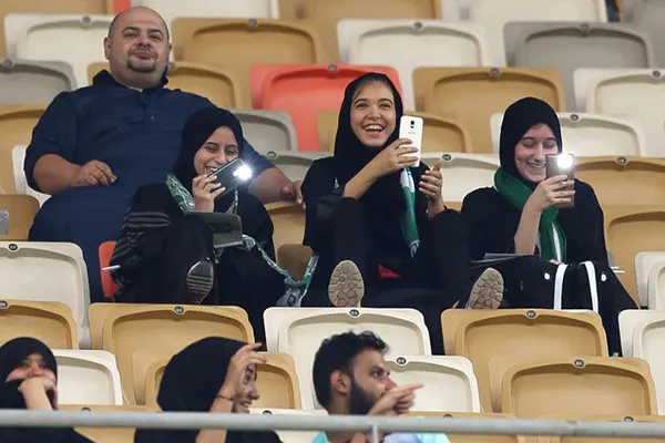 ليلة تاريخية في «الجوهرة» بحضور المرأة في المدرجات