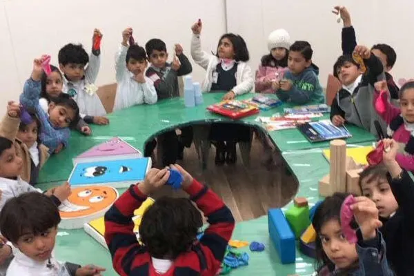 القديح.. مكتبة ”بيت الحكمة“ تصحح نطق الأطفال بنشاط ”عاشت الشين“