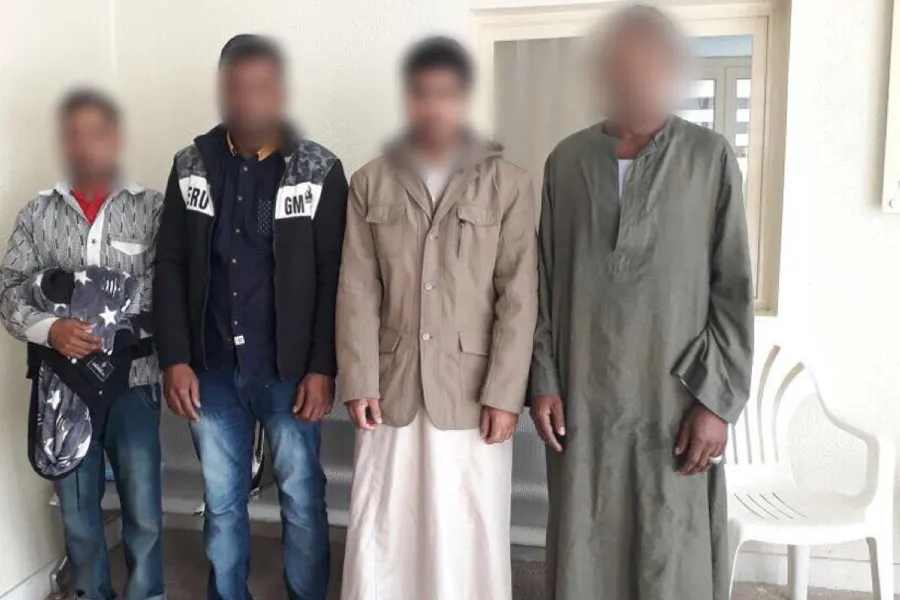 عمل القطيف يحقق مع 4 عمال ويرحيل 263 اخرين