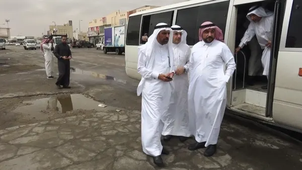 بلدي القطيف يرصد الملوثات البصرية ميدانيا