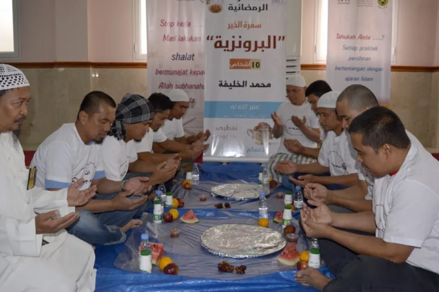 إسلام 12 شخصاً عن طريق مكتب تعاوني القطيف