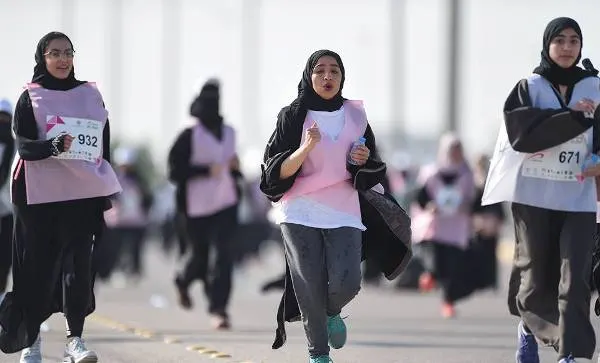 بالصور.. أحسائيون ينتقدون مشاركة المرأة في مارثون «#الحسا_تركض»