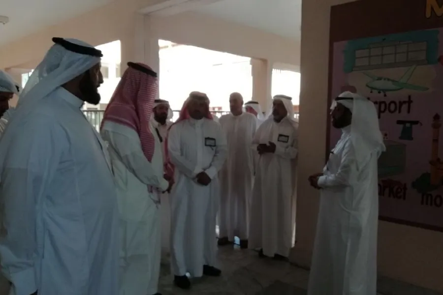 بعد سقوط جزء من السقف.. تعليق الدراسة في مدرسة العوامية ومدير تعليم الشرقية يزورها