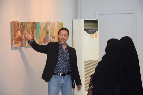 بالصور.. 46 لوحة لـ «العوامي» تزين معرض «سادن الليل» بثقافة الدمام