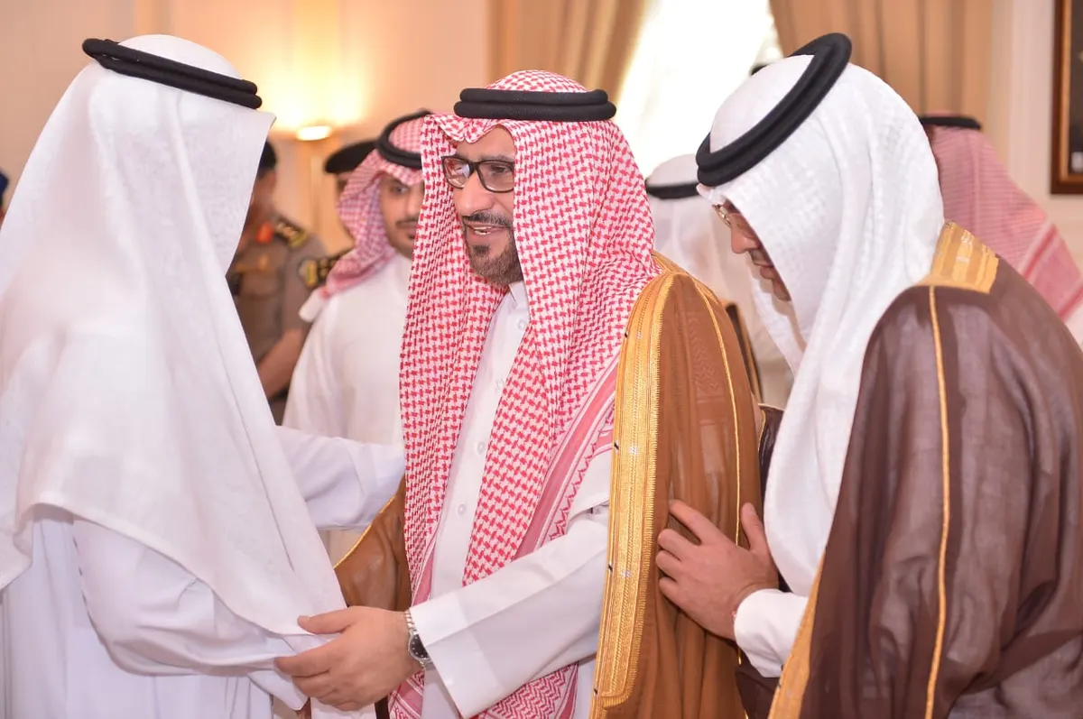 بالصور.. محافظ القطيف يستقبل المهنئين بعيد الفطر المبارك