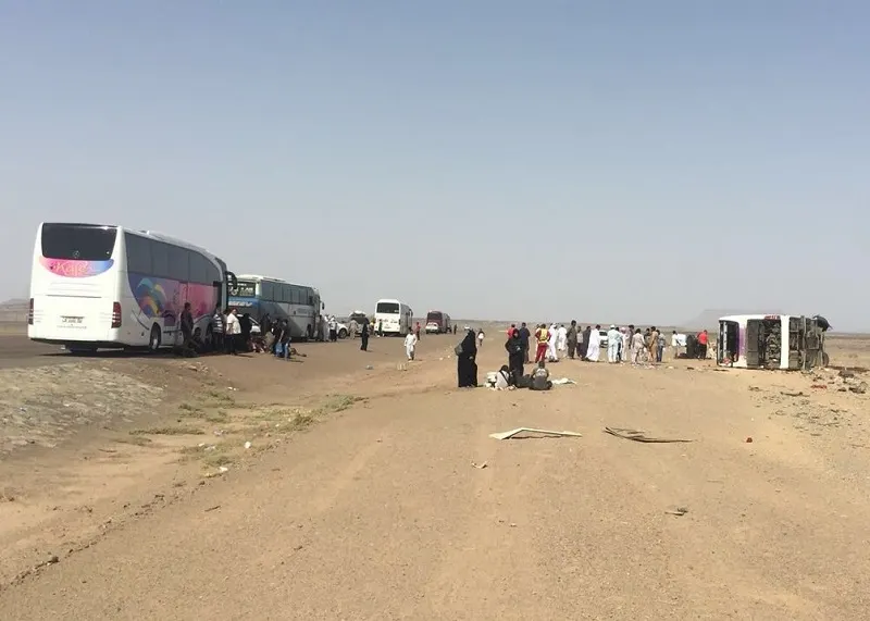 وفاة معتمرين بحرينيين وإصابة آخرين في حادث على طريق المدينة المنورة