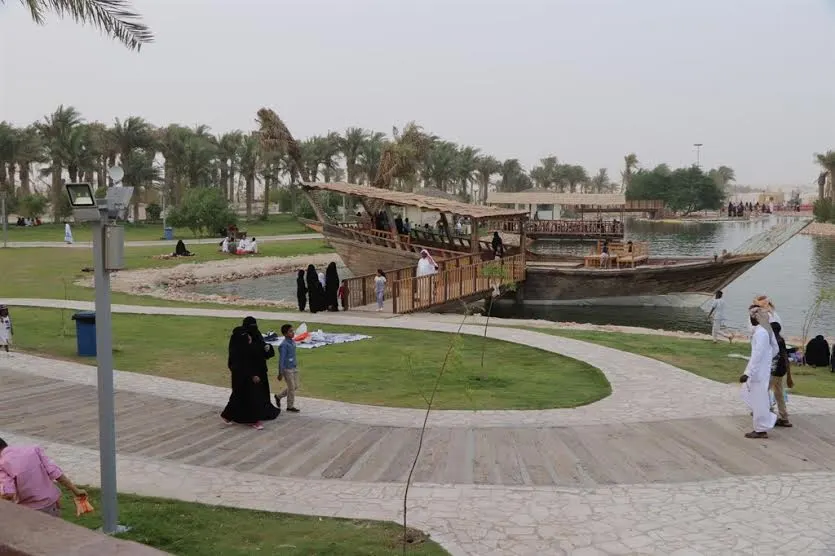 «بحر النخيل» و«معالم الآثار» تسحر سَوّاح الأحساء