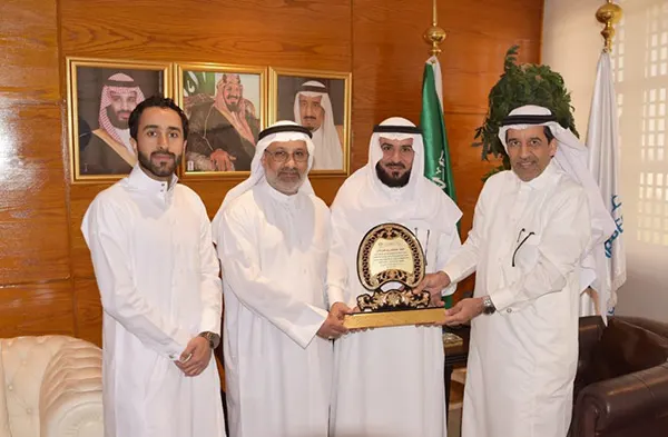 الخليج يكرّم الخالدي لدعمه الموهوبين