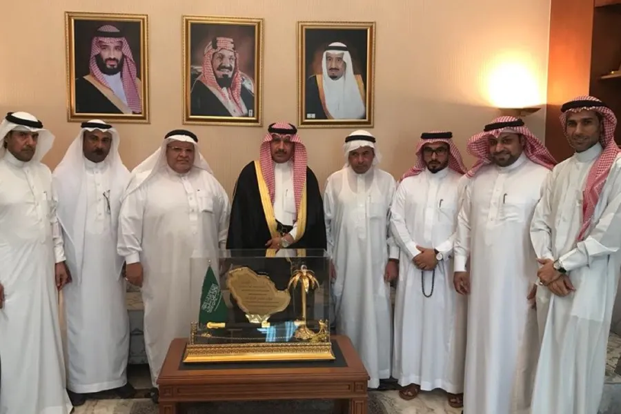 محافظ القطيف لـ ”أهالي العوامية“: عجلة التنمية تسير بشكل سريع