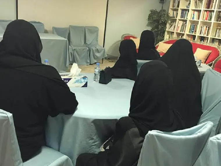 مستفيدات لجنة كافل اليتيم يتعرفن على برنامج فن الإلقاء والتواصل