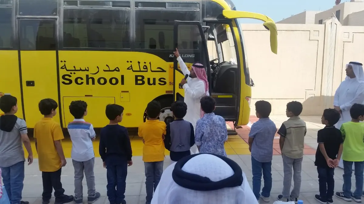 المرور: نزول الطلاب من الجهة اليمنى للمركبة يعزز سلامتهم