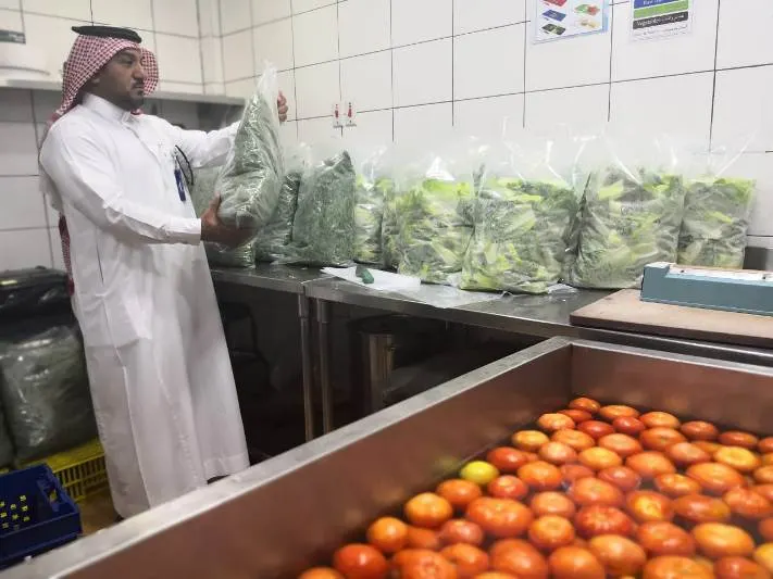 جولات تفتيشية تغلق 19 محل مخالف في تاروت