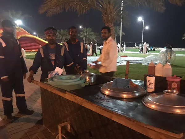 القطيف.. حملة مشتركة تبعد الباعة الجائلين من كورنيش سيهات