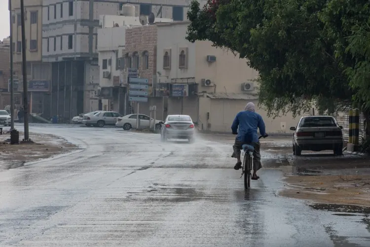 تحذيرات ”مدنية“ من أمطار رعدية على بعض المناطق