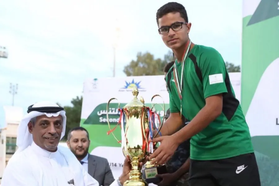 هادي المحسن يتوج بكأس البطولة الآسيوية
