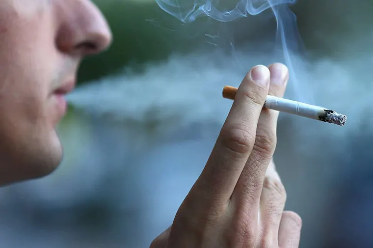 ”الصحة“ تحذر: ضرر التدخين يبدأ على المحيطين بالمدخنين في الخمس دقائق الأولى