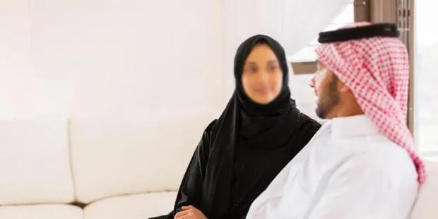 رجل دين: عند خطبة فتاة لا بد من حفظ كرامتها.. وأخصائية: لسن ”معرض سيارات“