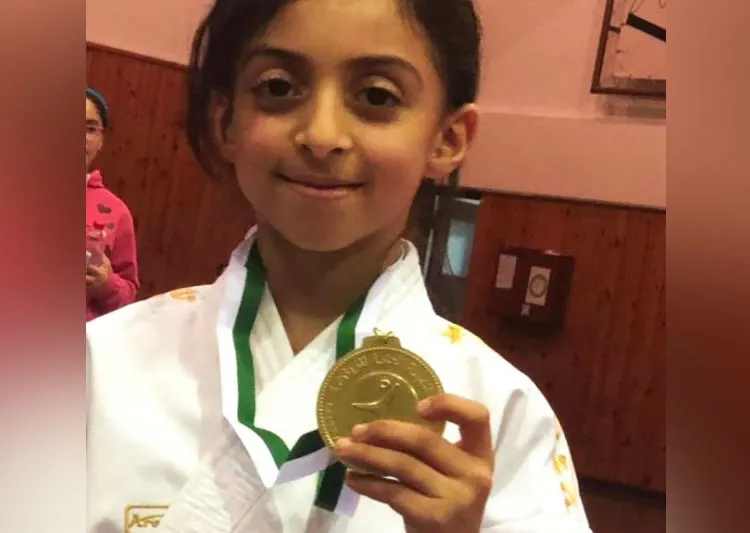 فتاة القطيف تحصد ”ذهبية الكارتيه“ في الرياض