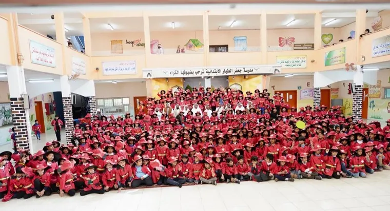 طلاب القطيف يرسمون أكبر لوحة بشرية في اليوم العالمي للدفاع المدني