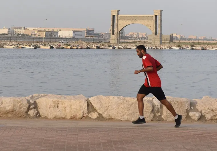 الرياضة والخضروات والفواكه.. عادات صحية يحبها القلب