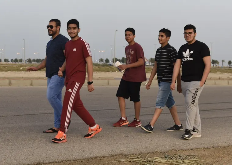 عالم أبحاث: المشي اليومي يحفز هرمونات السعادة ويقي من الأمراض المزمنة