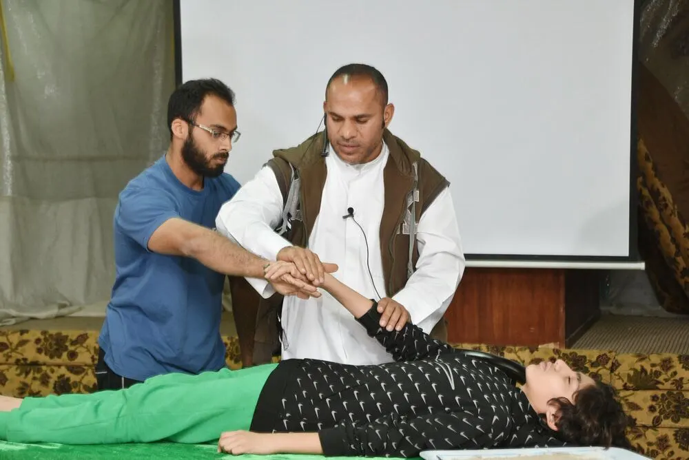 5 أيام تدريبية لتأهيل الرجال والنساء على تغسيل الأموات بالتوبي