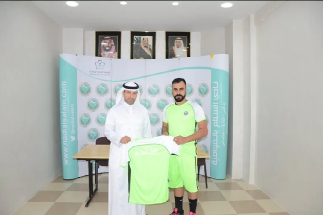 ”الربح“ بعد البرتقالي يوقع للسلام ويرتدي القميص الاخضر