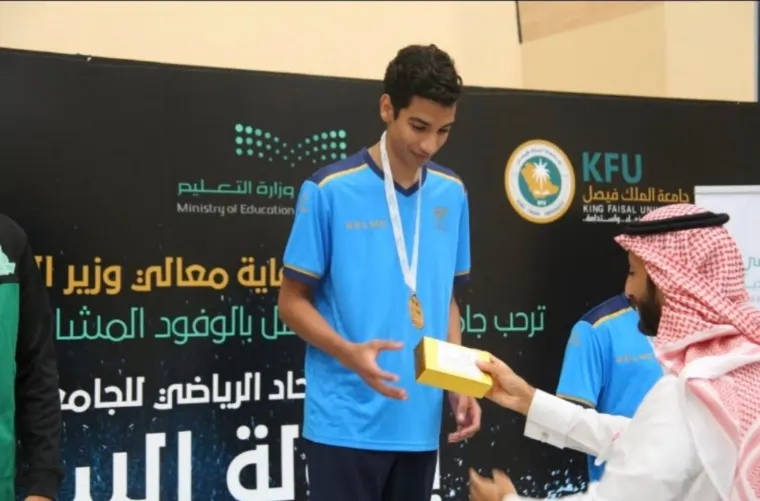 آل صليل يتوج بذهبية بطولة الجامعات السعودية للسباحة