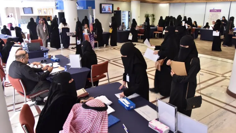 إعانة الباحثين عن عمل 15 شهرا.. تبدأ ب2000 وتنتهي ب750 ريالا