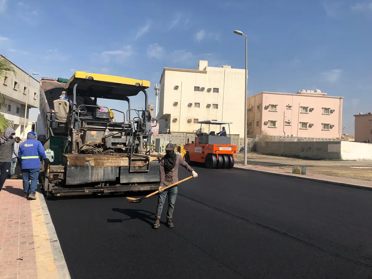 لماذا تختلف مواصفات الأسفلت بين طرق الشرقية والرياض؟