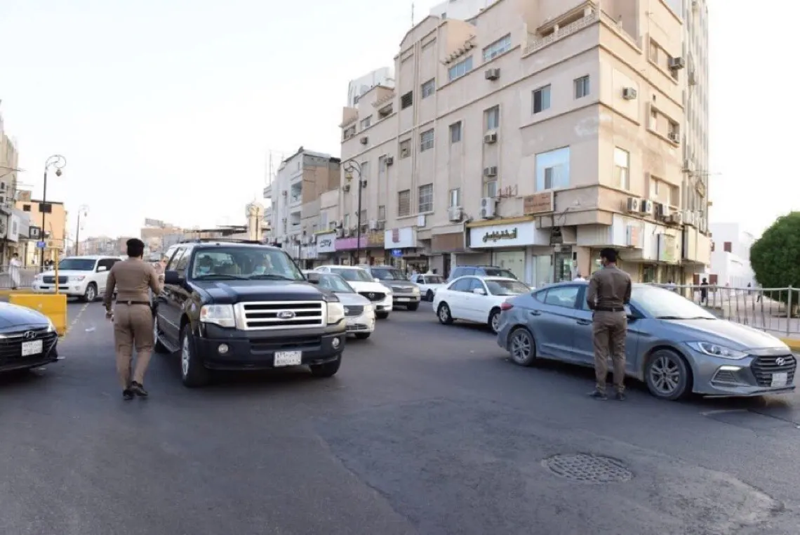 مصادر: لا صحة لتفعيل الرصد الآلي لمخالفة عدم لبس الكمامة أثناء القيادة