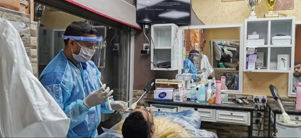 بروتوكولات محلات الحلاقة: الاستقبال بالحجز.. الانتظار ممنوع.. والسماح بالحمام المغربي والمساج