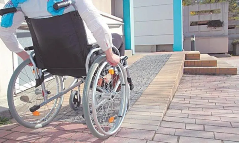 حسينيات القطيف.. هل تُهمش كبار السن وذوي الاحتياجات الخاصة؟