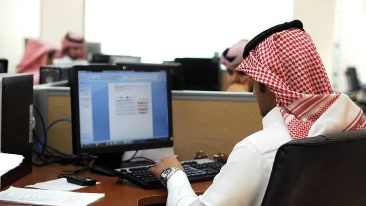 حظر العمل ب 3 أنشطة دون ترخيص و500 ألف ريال عقوبة المخالفين