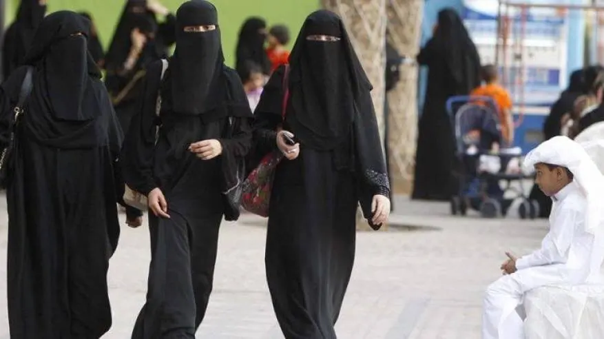 خبير علاقات أسرية: المراهقات الإناث الأكثر تضررًا من زواج الوالدين الثاني