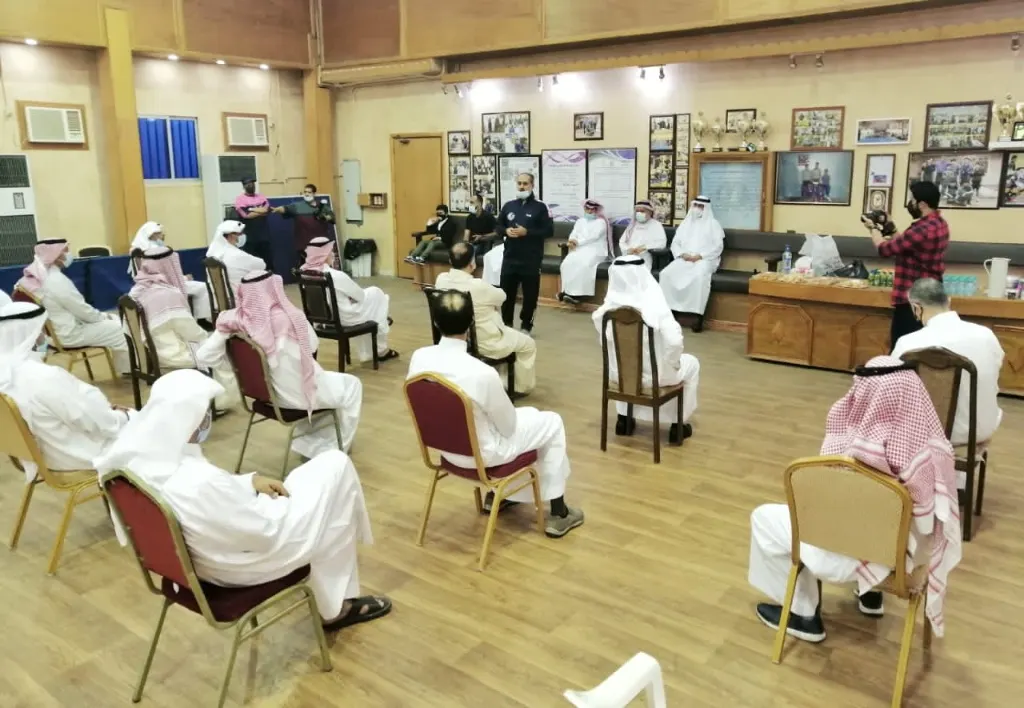 ”هدى تاروت“ يطرح استبانة لتغيير اسمه