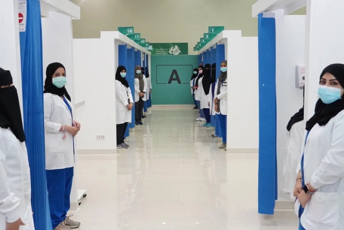 وقف إجازات العاملين في مواجهة كورونا
