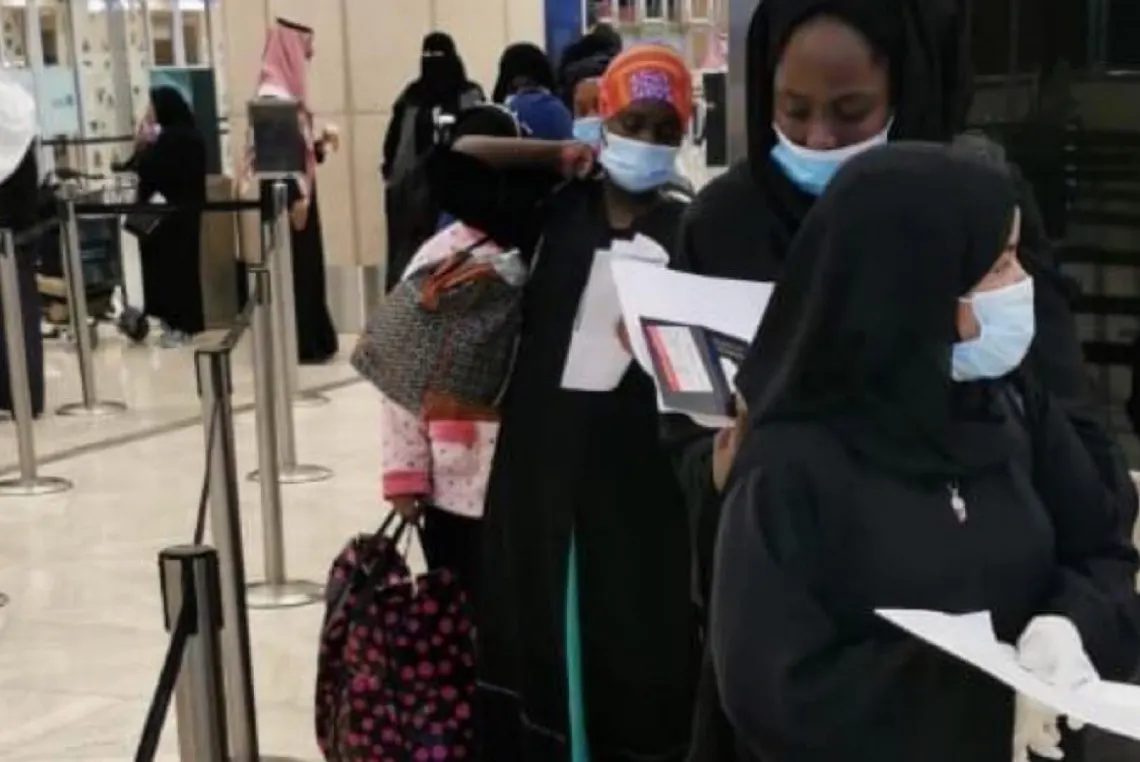 ”قانوني“: الإنترنت والجوال ليست من حقوق العاملة المنزلية