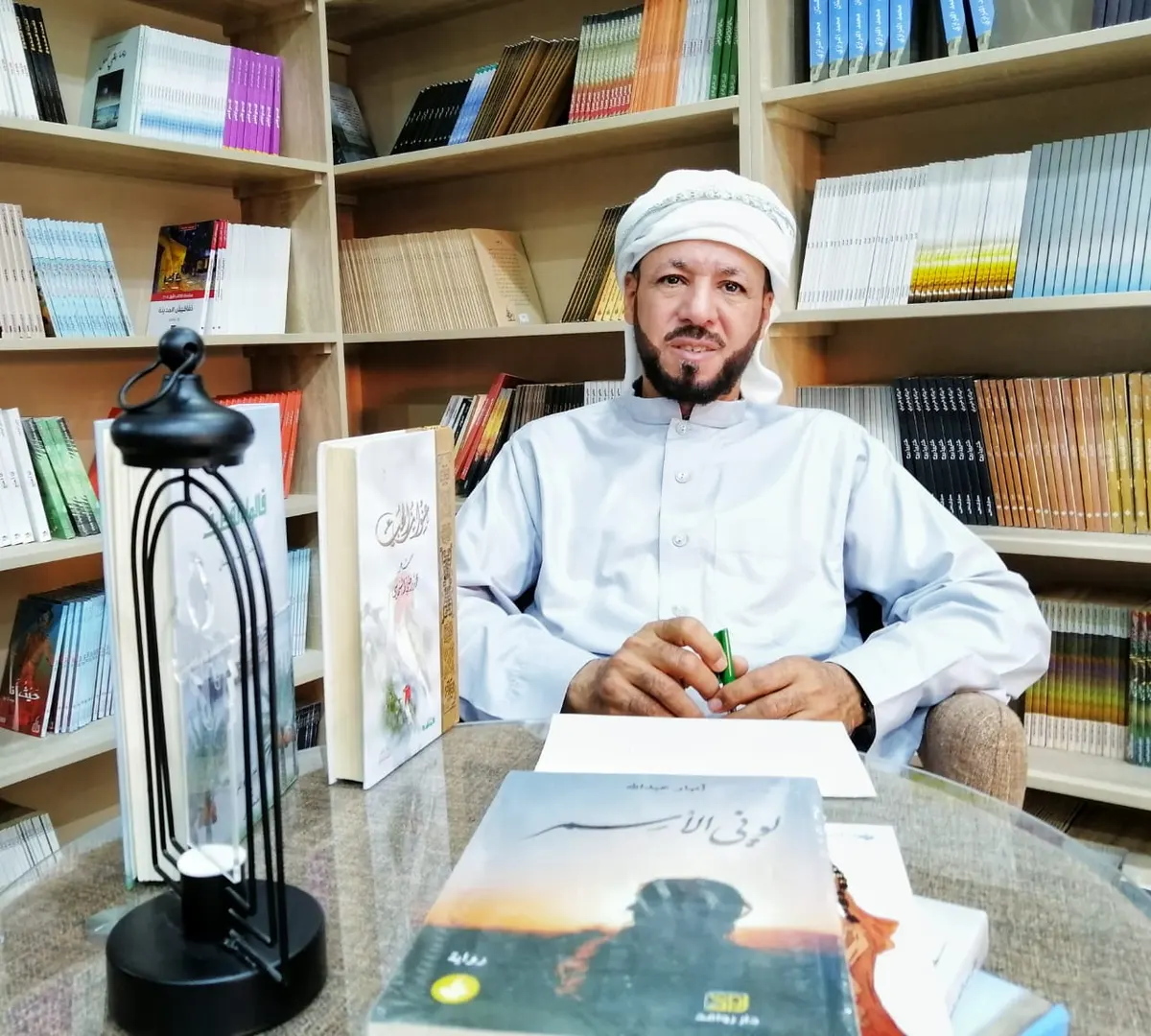 عباس الشبركة: فتحت عيوني إلى الحياة فرأيت كتابا و”سيدة“ جليلة تأمرني بقراءته