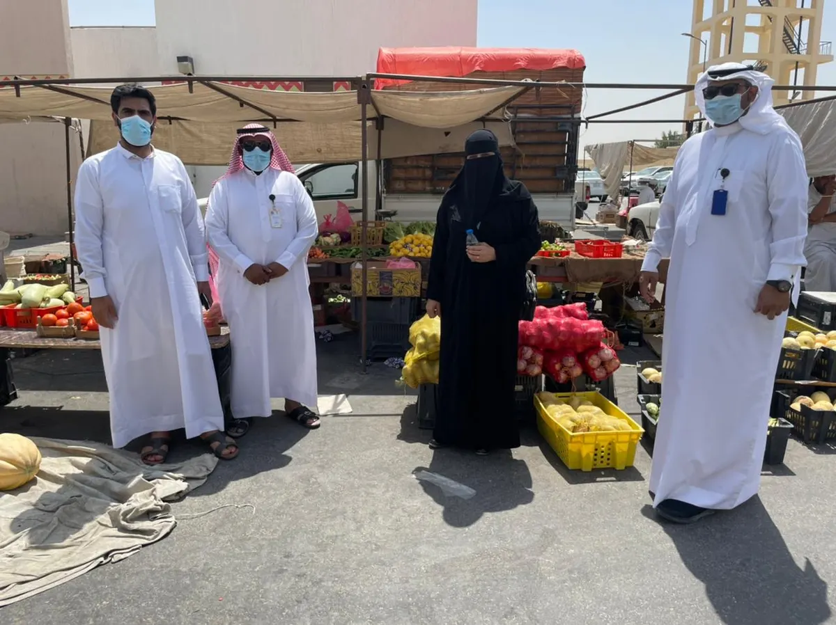 زيادة الحاويات وتثقيف الباعة بسوق الحليلة الشعبي في الأحساء