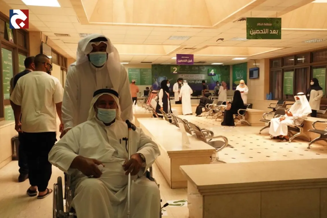 لقاح ”كورونا“.. بدء تطعيم من هم فوق ال 60 عاما ب ”القطيف المركزي“