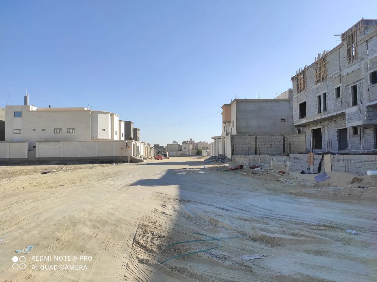 القطيف.. أهالي «الجامعيين» للبلدية: متى تعالجون «التشوهات البصرية»؟