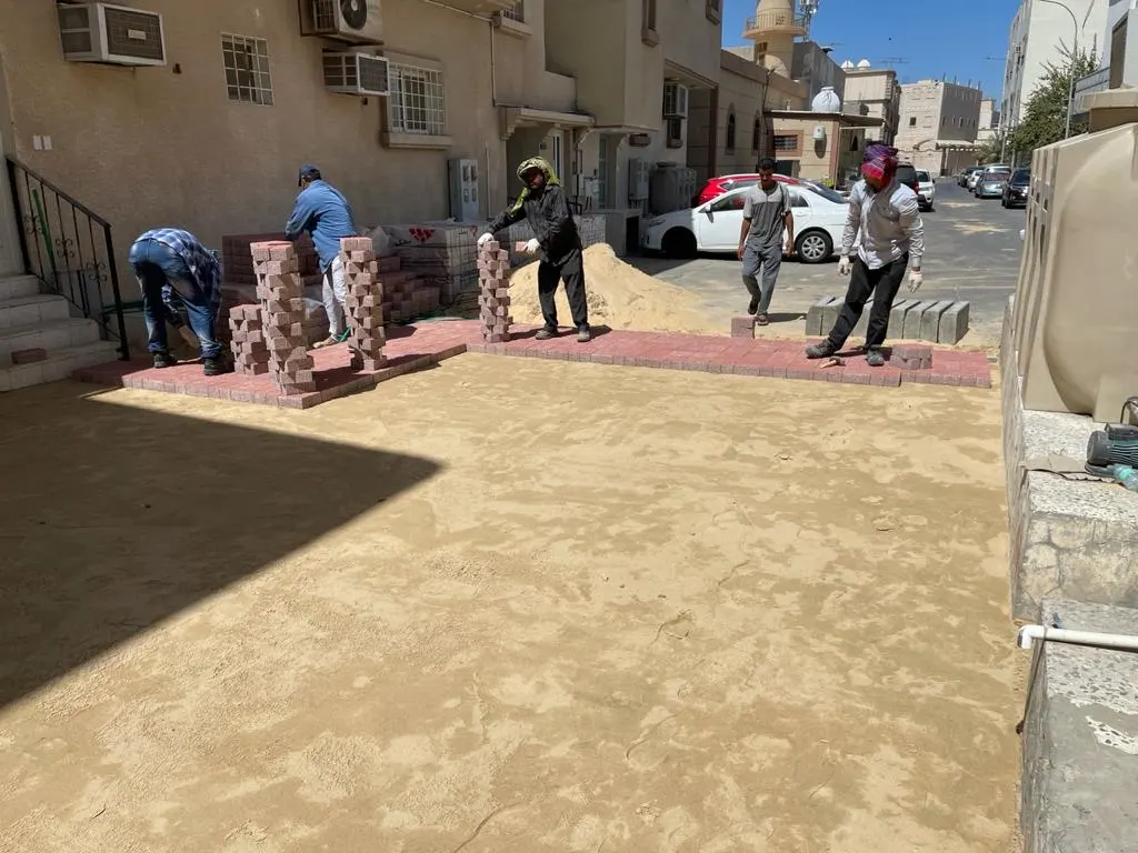 بمساحة 6000 متر مربع.. تكسية ممرات الجاردوية ب ”الأنترلوك“