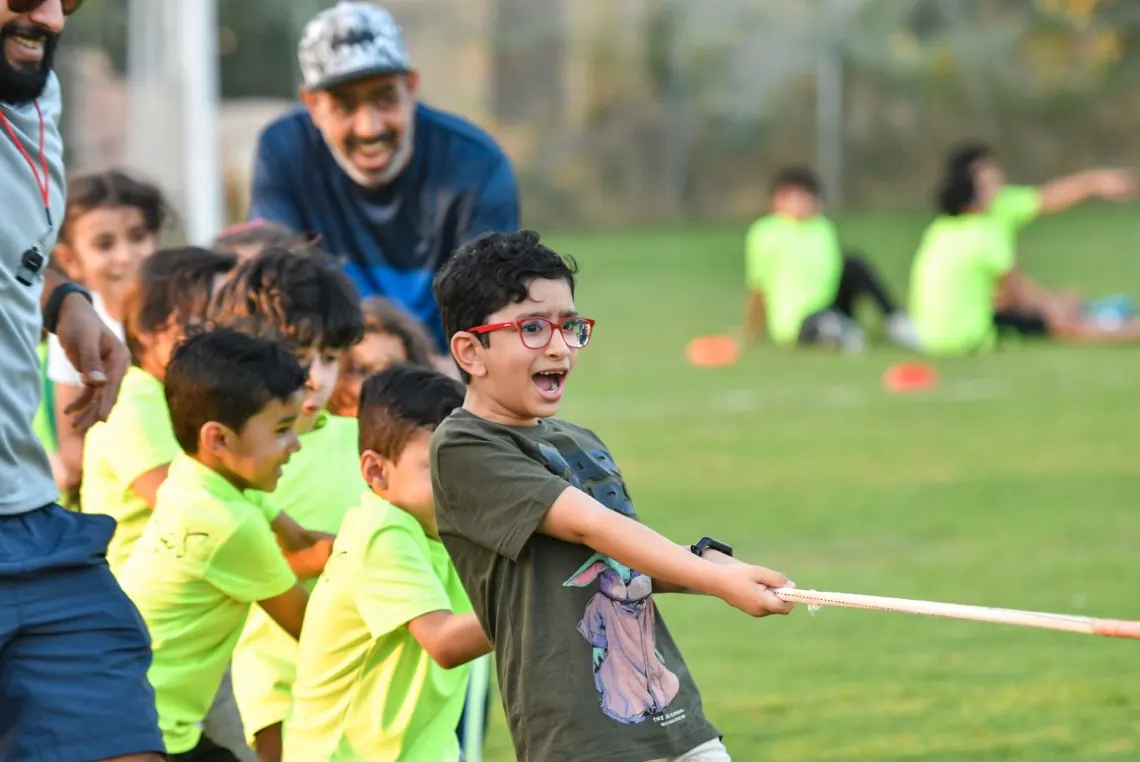 بالصور.. 10 مدربين و120 مشتركا ببرنامج ”ملاعب النخيل“