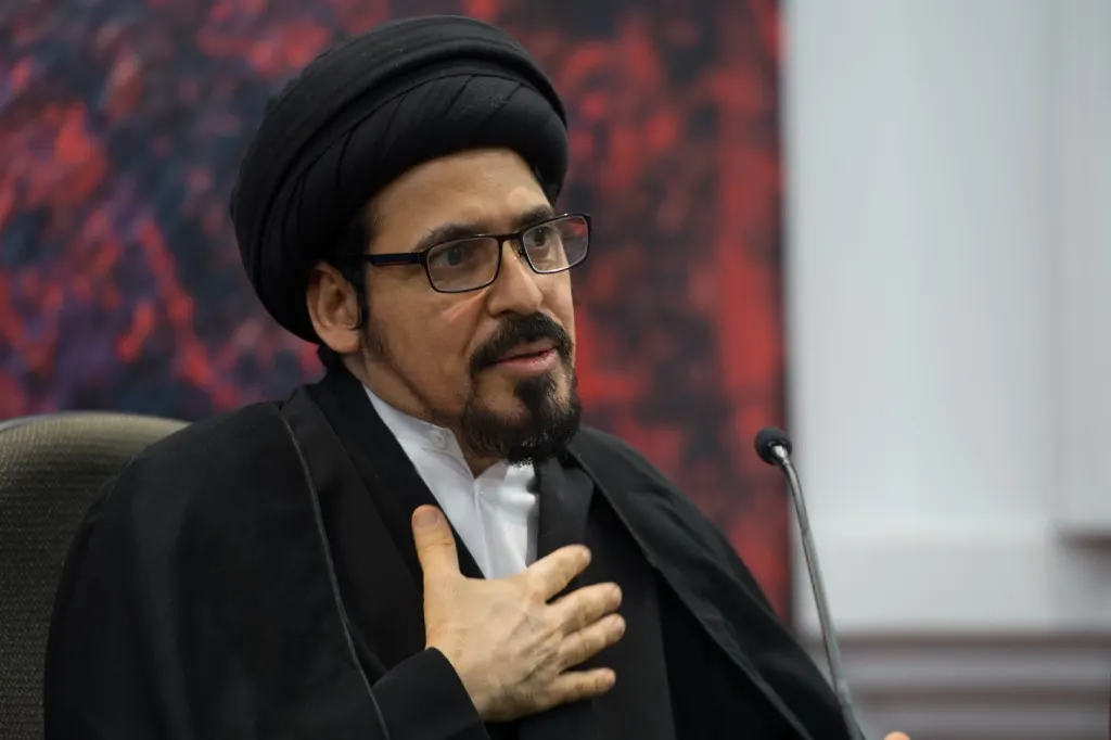 السيد الخباز يحذر من استغلال الدين في اثارة الحروب..