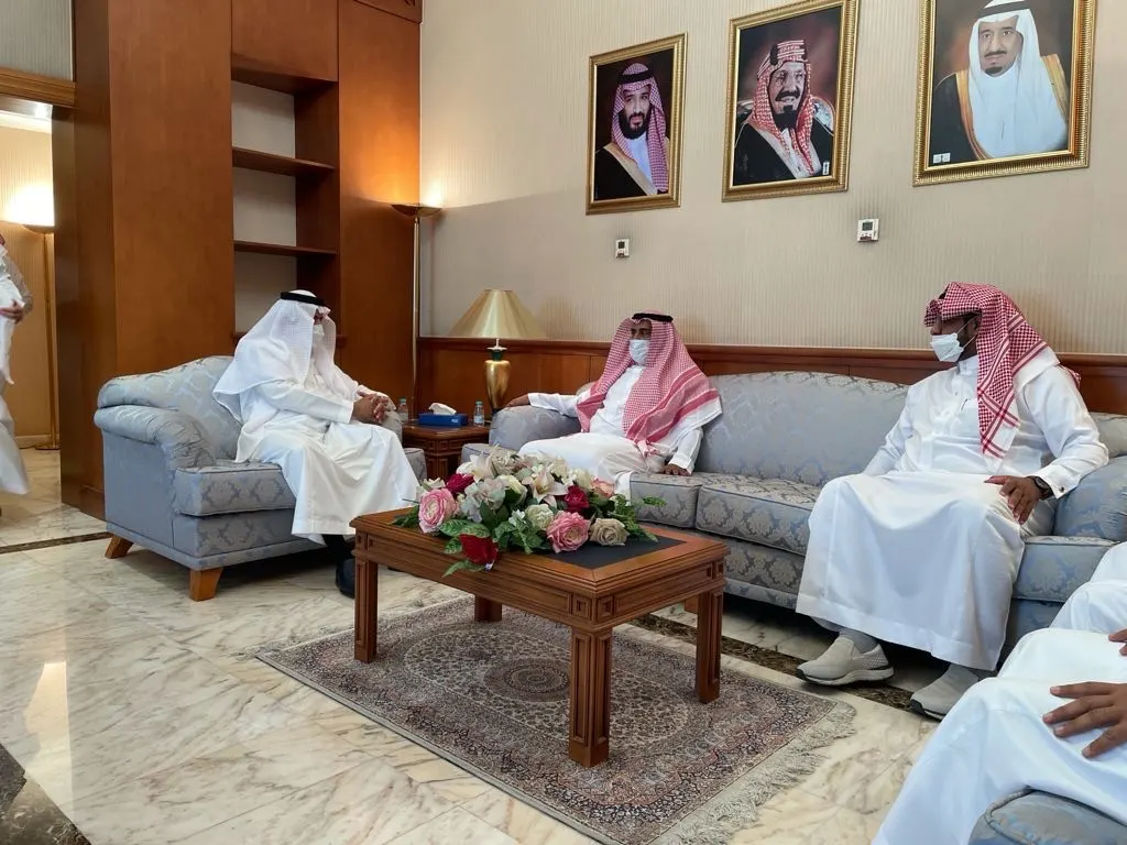 مدير ”بيئة الشرقية“ ومحافظ القطيف يبحثان الخطط التطويرية