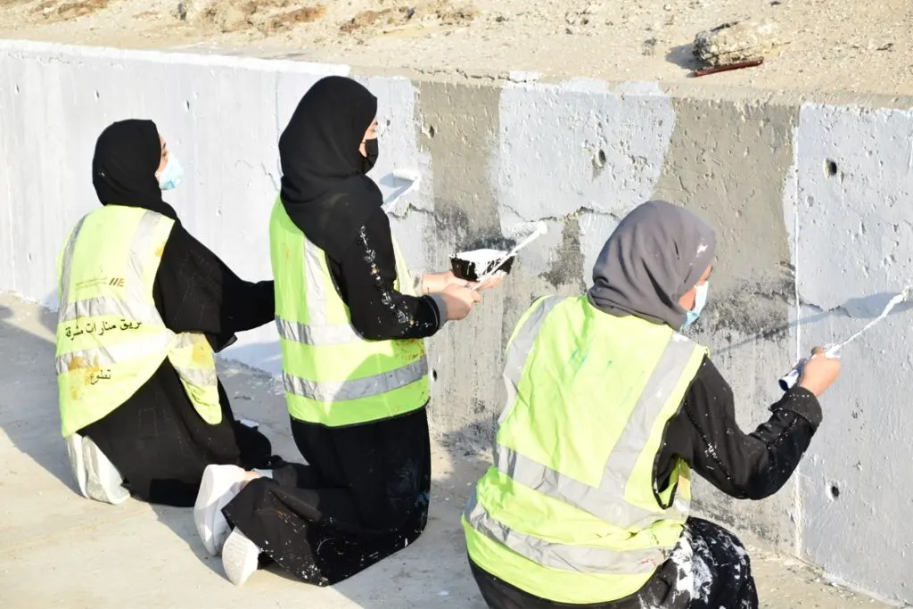صفوى.. 100 متطوعا ينفذون أطول جدارية في المملكة
