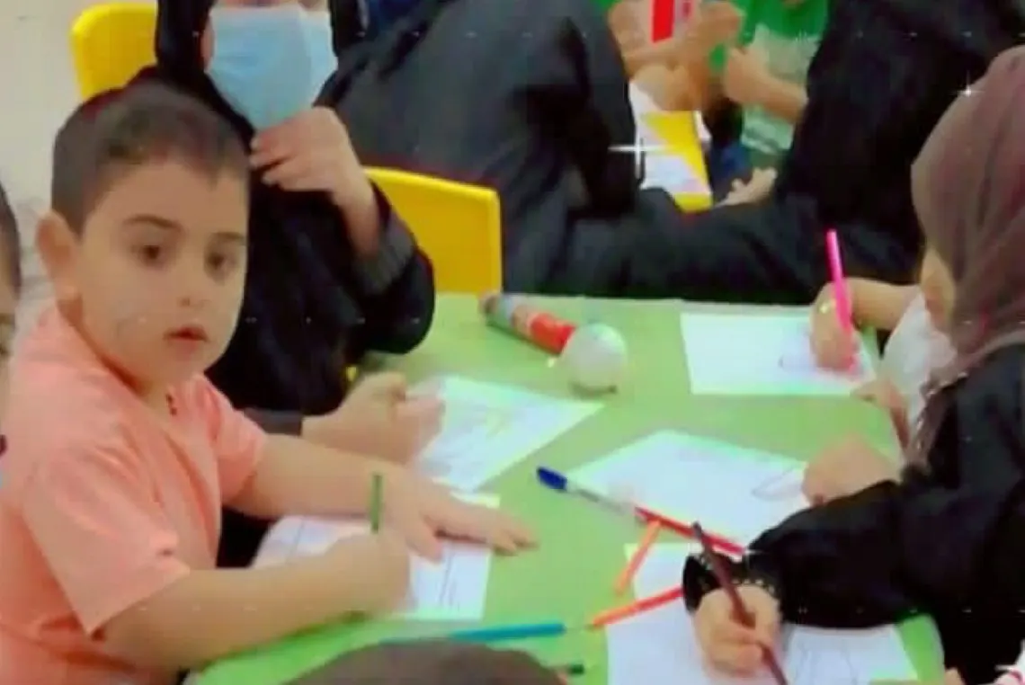 مبادرة ”بنت العلويات“ وزوجها تسعد الأطفال في اليوم الوطني